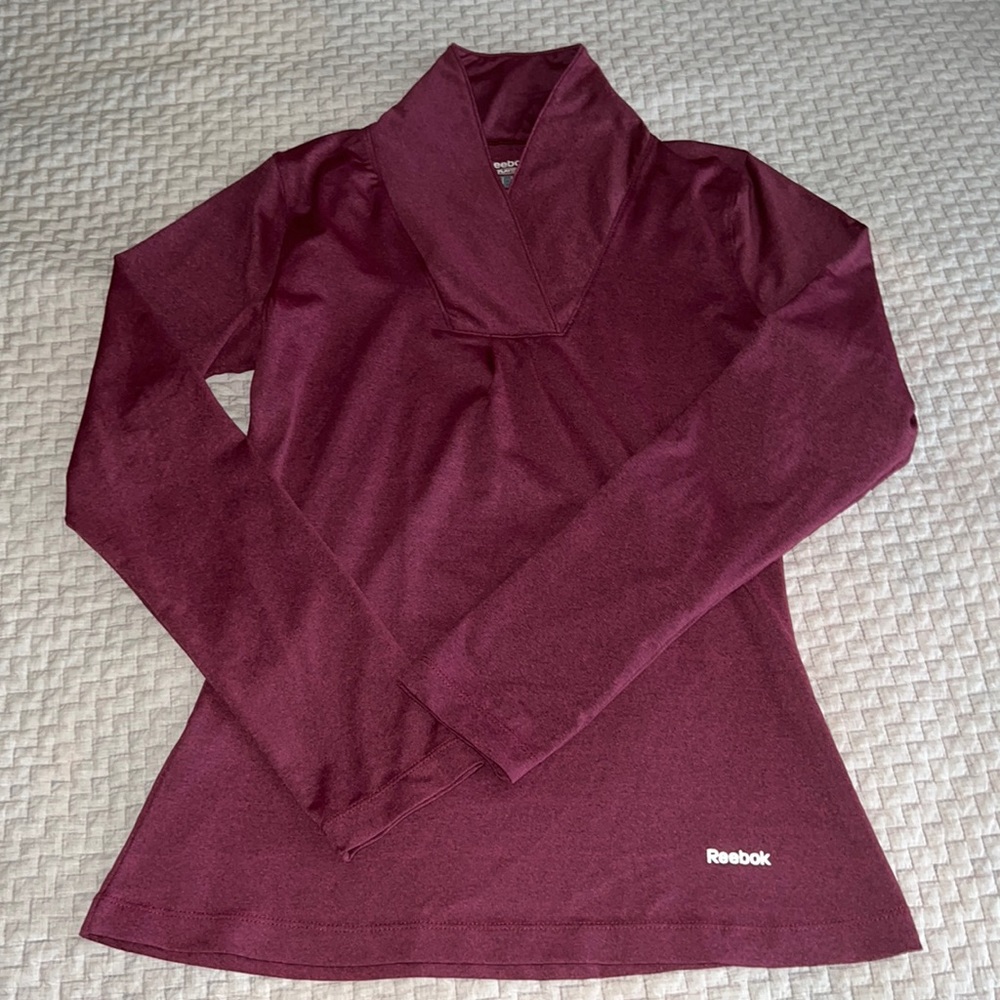 Women’s Reebok playdry long sleeve top size M.